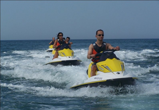 Paseo en jet ski familiar 